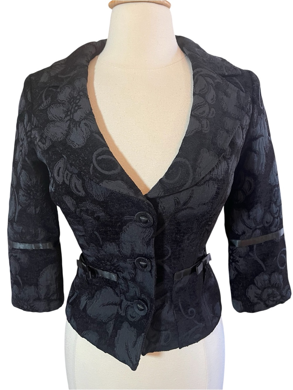 Arden B Vintage Style Black Floral Jacquard Damask Cropped Blazer/Jacket Size 2
